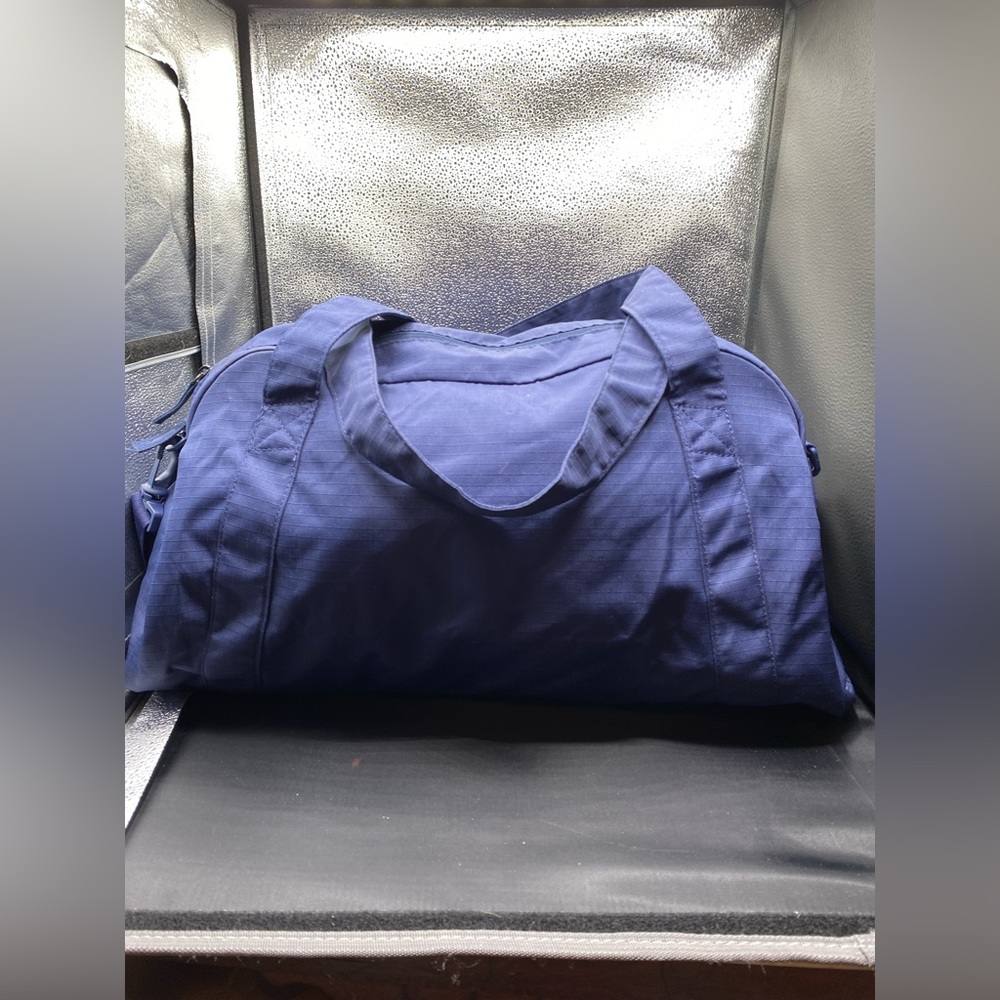648 NIKE navy gym bag NWOT wshoulder strap blue